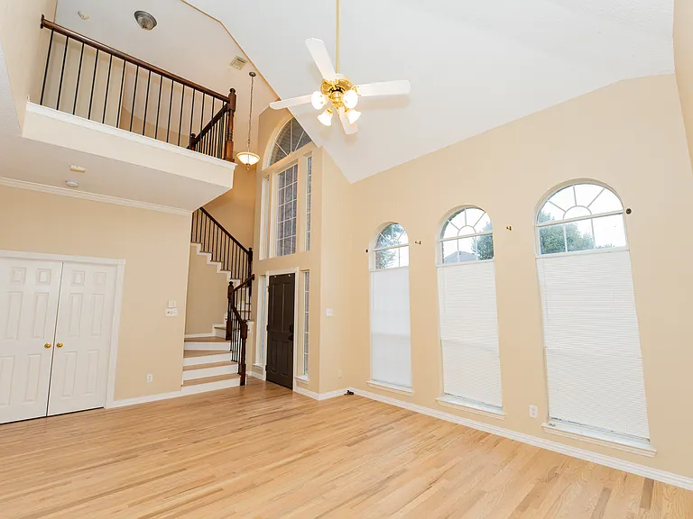 669 Nottingham Dr — Photo 5