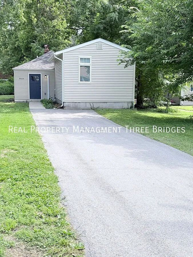 Cozy Overland 2 bedroom / 2 bath — Photo 1