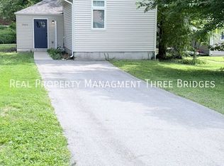 9024 Forest Ave, Saint Louis, MO 63114