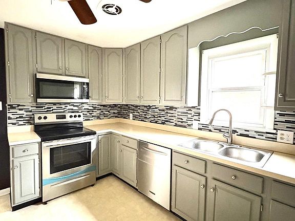 4th image of 205 Parkway St