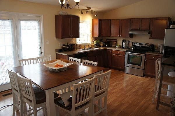 2nd image of 38457 Maryland Ave