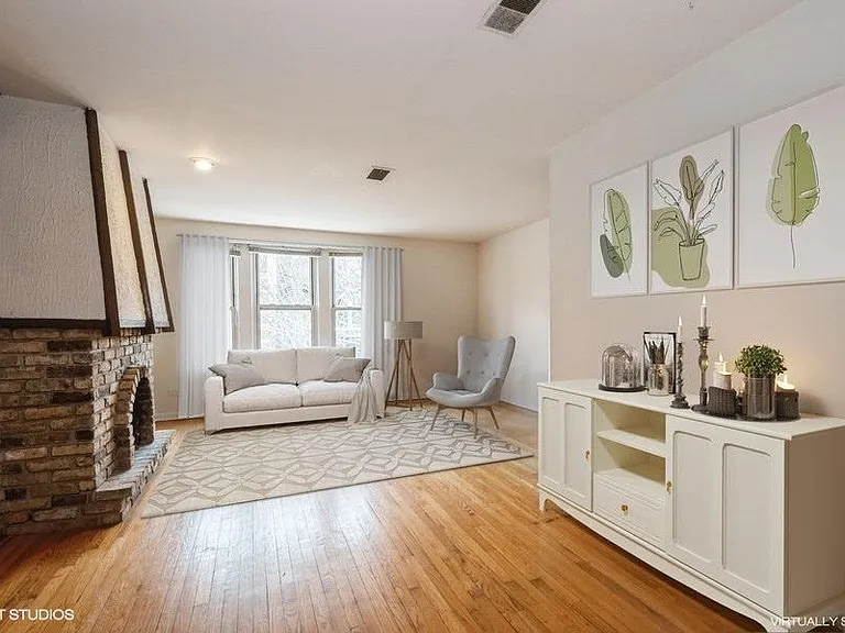2921 N Sheffield Ave #2S — Photo 2