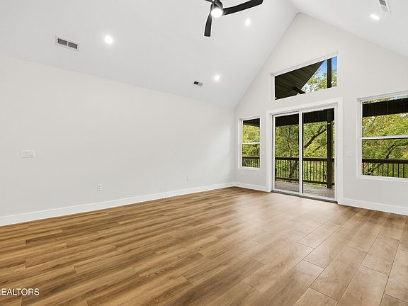 3rd image of 2154 Aaron Ct