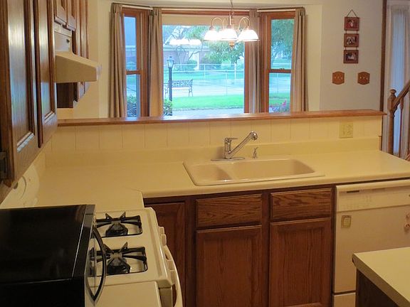 5th image of 2028 Charter Point Dr