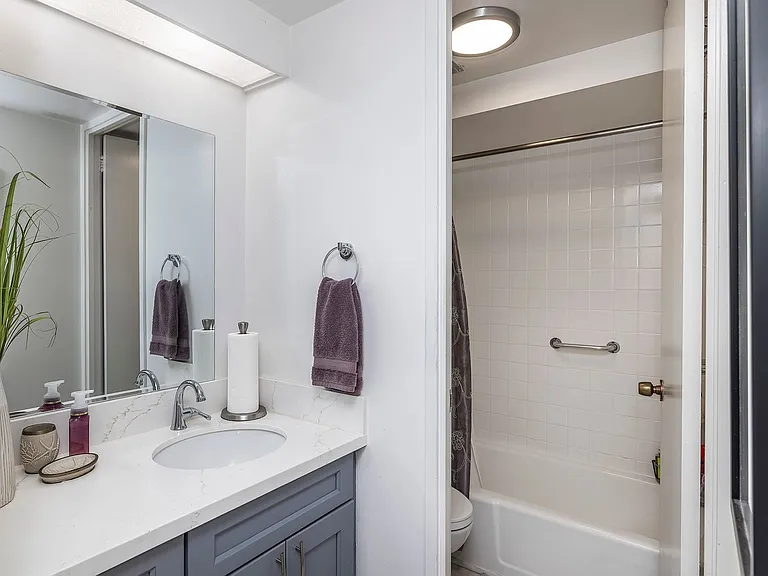 225 Queen St #7D — Photo 5