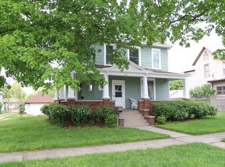 215 N Jackson St, Clinton, IL 61727