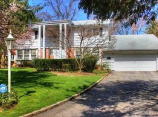 3 Hickory Dr, Great Neck, NY 11021