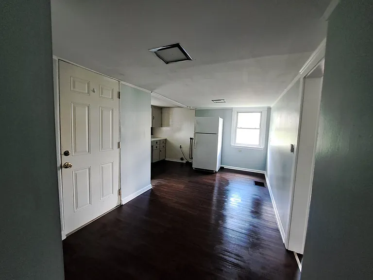 200 Park Ave #1 — Photo 4