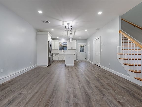 5th image of 219 Earle St #3