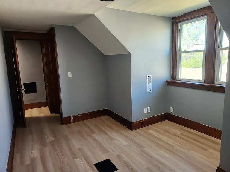 5818 Broadway St #1 — Photo 3