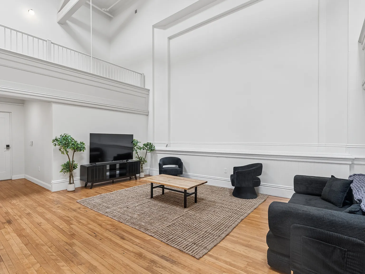 3 bed, $3,500 — Photo 2