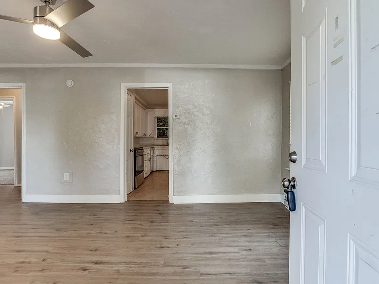506 E Curtis Dr — Photo 3
