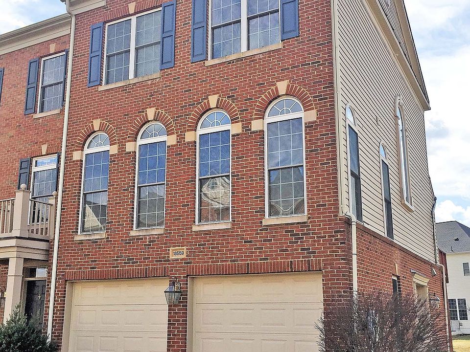 2-Car Garage, END UNIT!