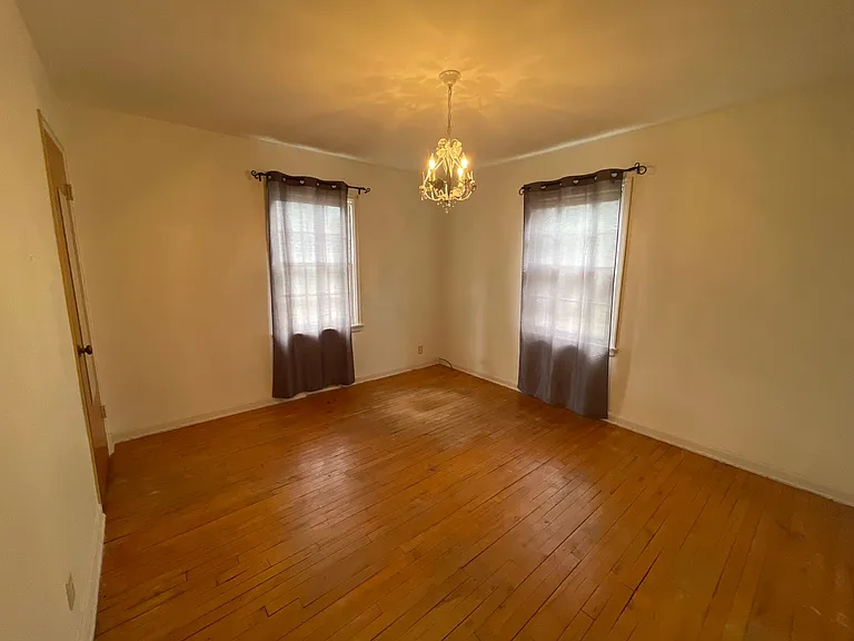 241 Boughey St — Photo 7