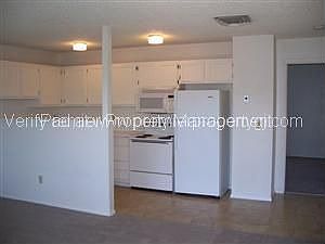 Photos May Not Be Of Actual Unit.