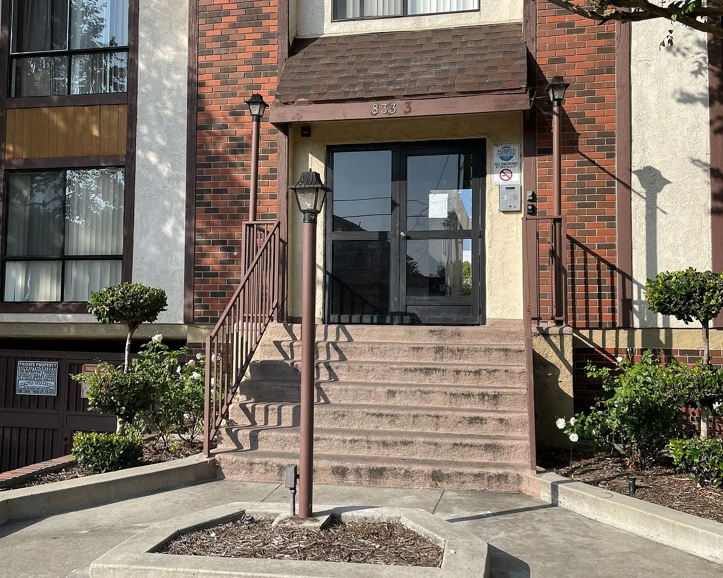 090 - Chestnut — Photo 1