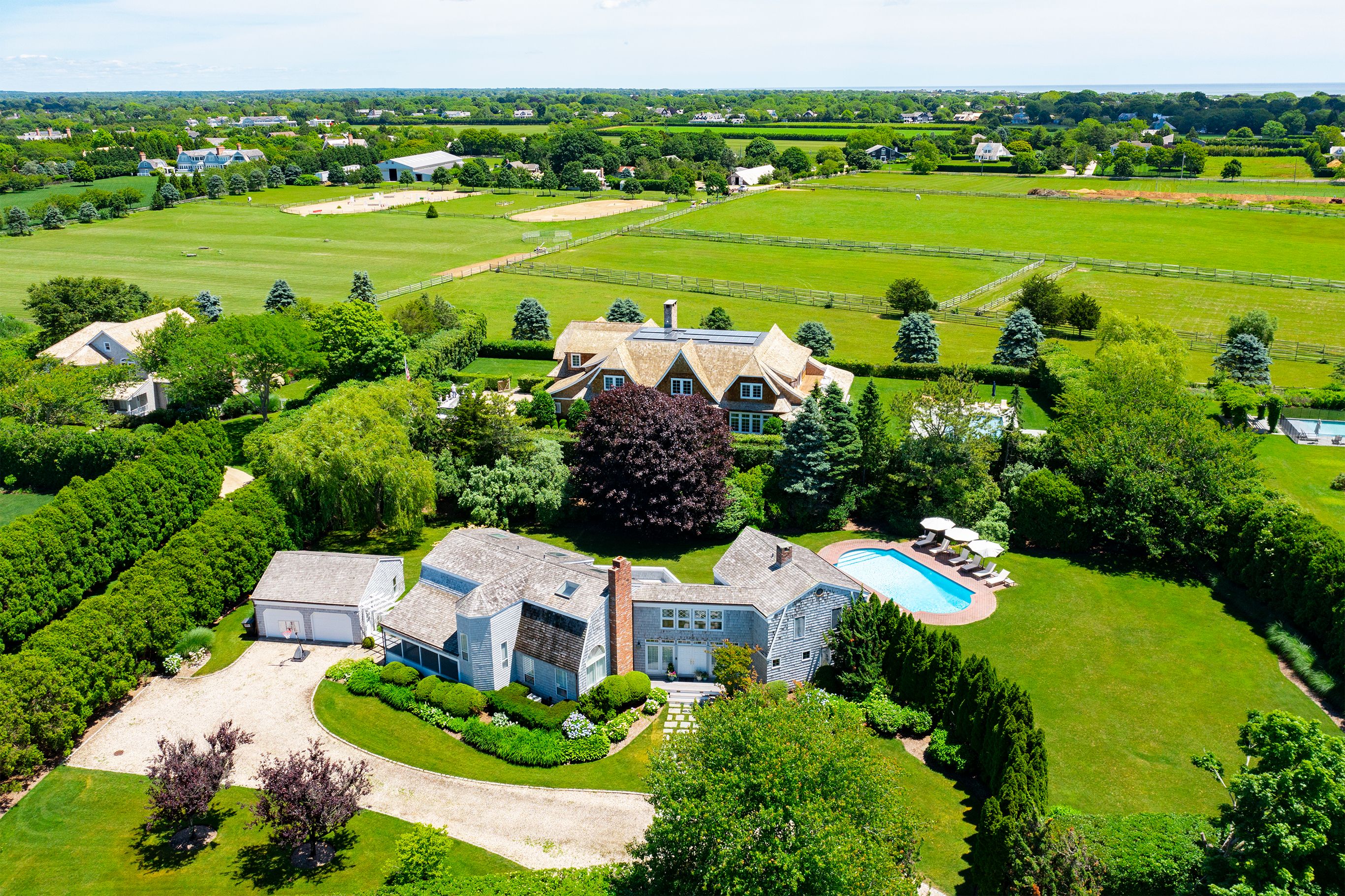 109 Summerfield Ln, Water Mill, NY 11976 Out East