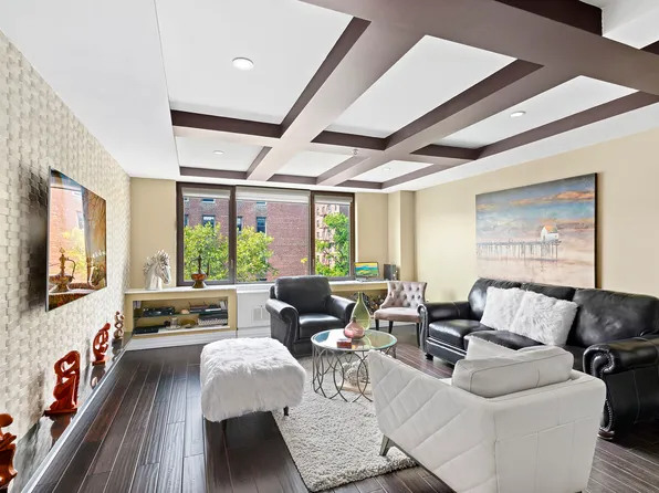 64-05 Yellowstone Boulevard image 1 of 6