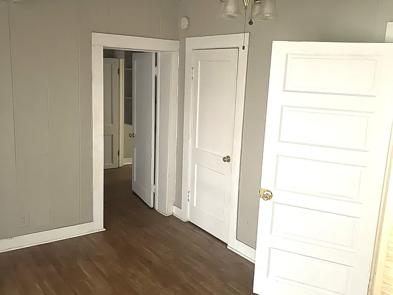 313 N Avenue H — Photo 6