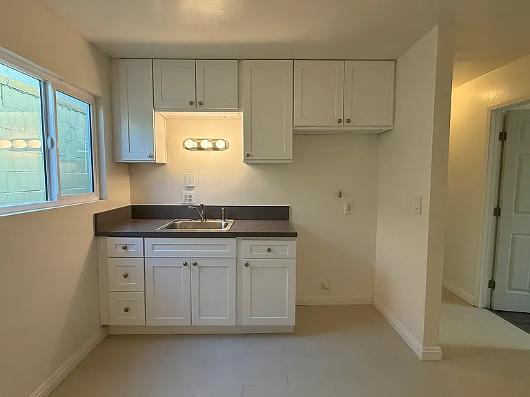 2529 1/4 N Adelia Ave #1/4 — Photo 4