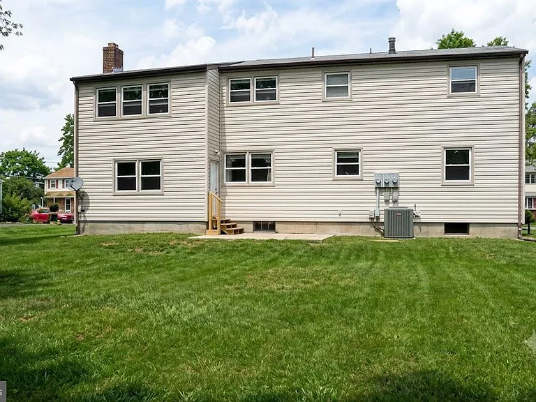 306 Cornell Rd — Photo 3