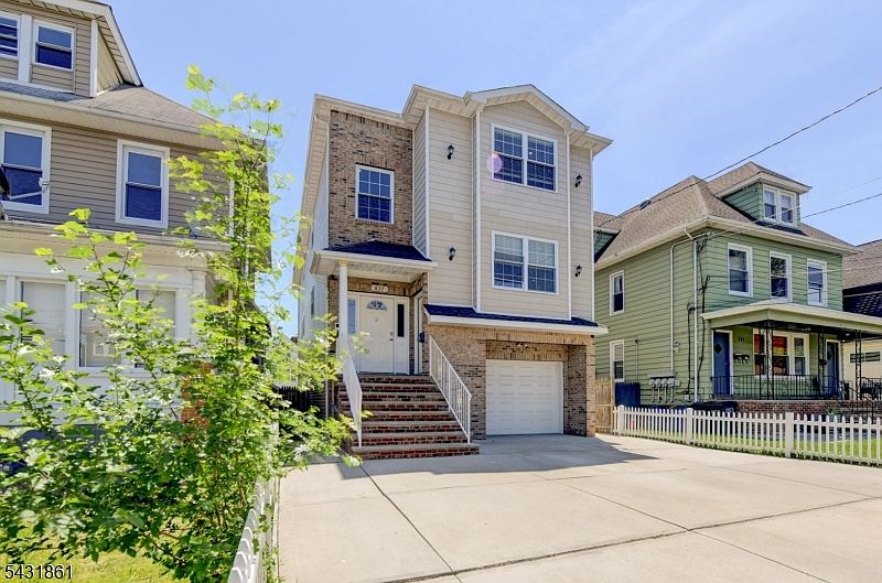 1st image of 657 Jefferson Ave