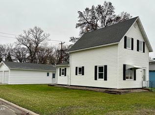 216 2nd Ave SE, Mayville, ND 58257