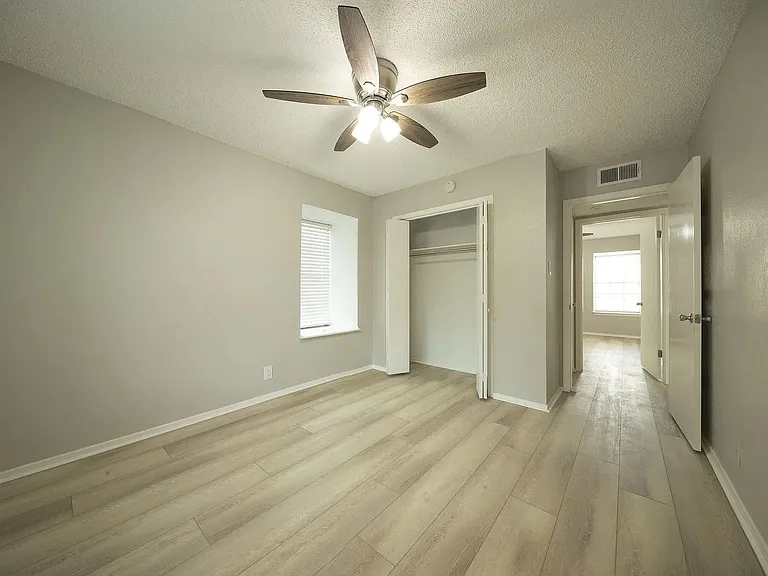 1717 N Locust St — Photo 26
