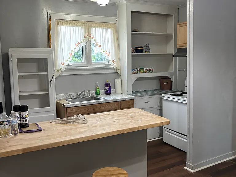 815 Ridge St — Photo 3