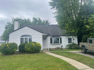 12 Slate Ln, Levittown, NY 11756