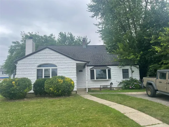 12 Slate Lane, Levittown, NY 11756