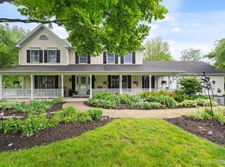 39W841 Prunetree Ln, St Charles, IL 60175