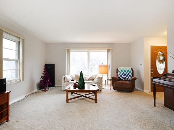 2nd image of 1062 Lockridge Dr NE
