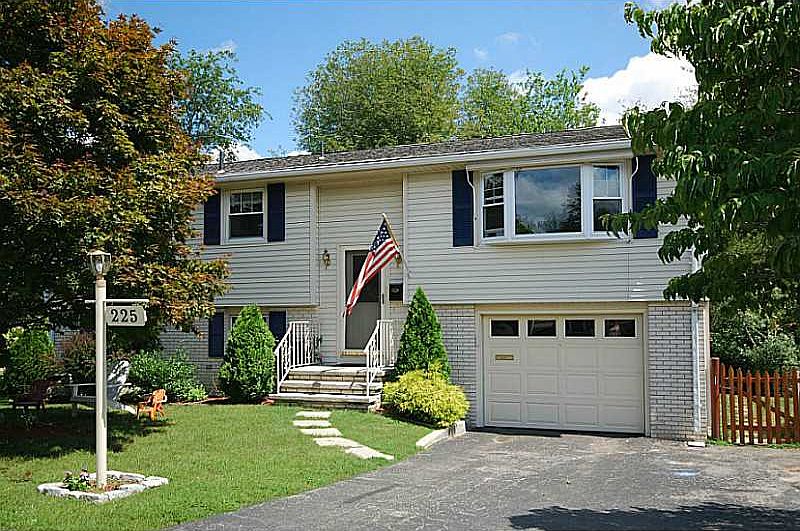 1st image of 225 Burdick Dr