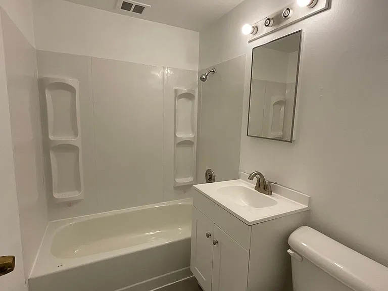 420 E Harrison St #3 — Photo 9
