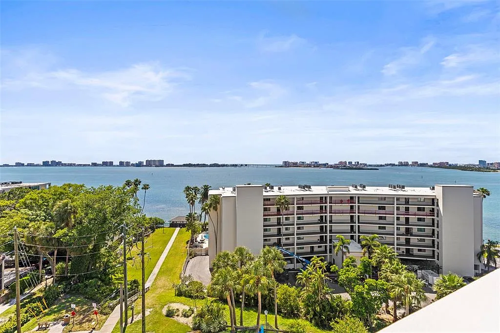 2 bed, 2.0 bath, 1290 sqft, $2,350 — Photo 3