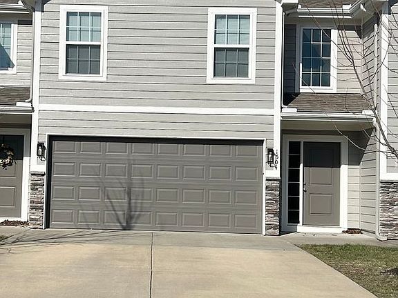2nd image of 1504 NE Erin Ct