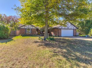 1916 Edgewater Ln, Edmond, OK 73013