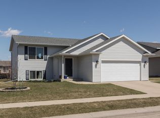 5383 Castleview Dr NW, Rochester, MN 55901
