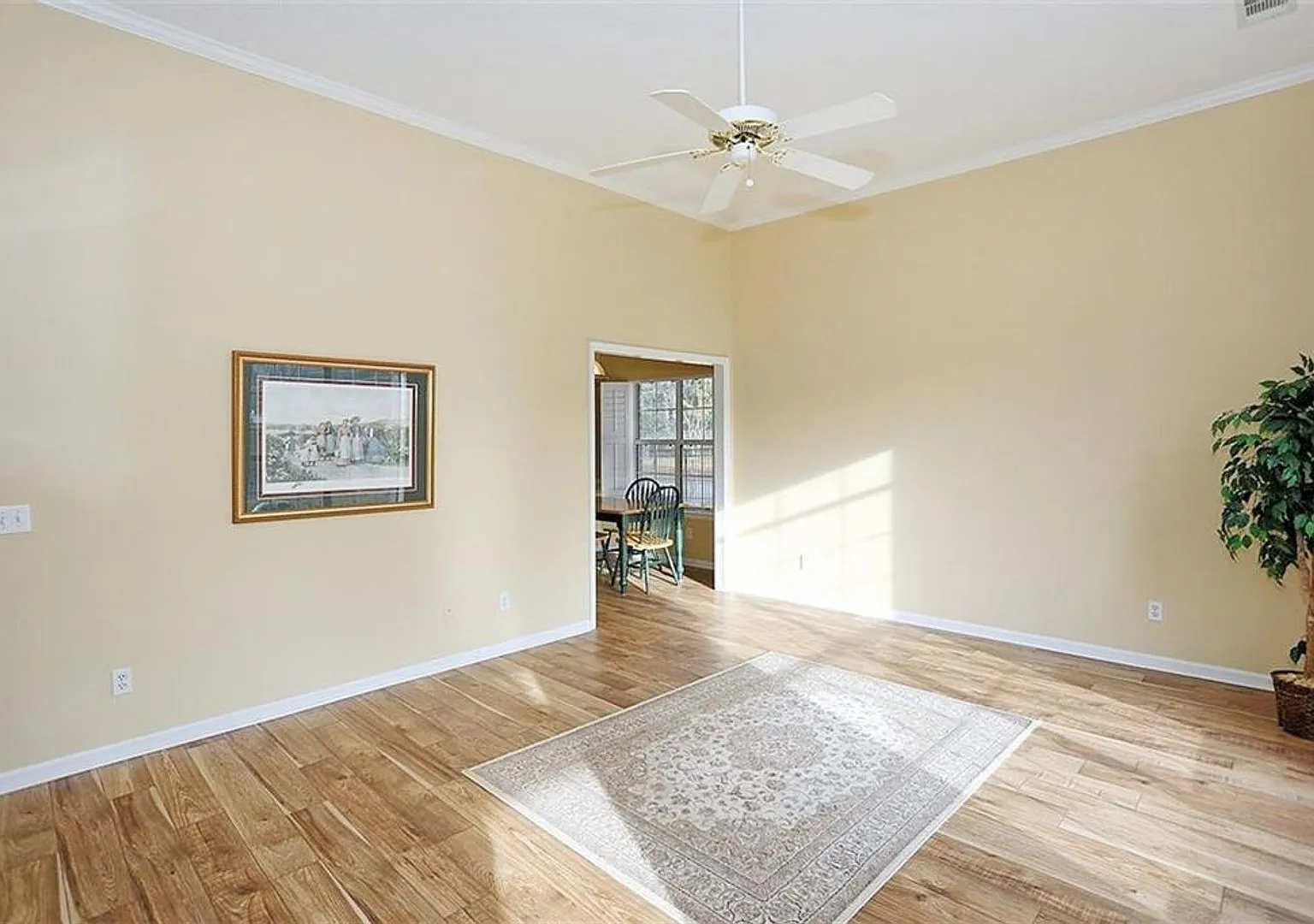 Southside Savannah Charm 2BR Townhome with Screened-In Porch — Photo 2