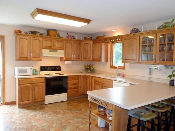 4th image of 52494 Susan Ln