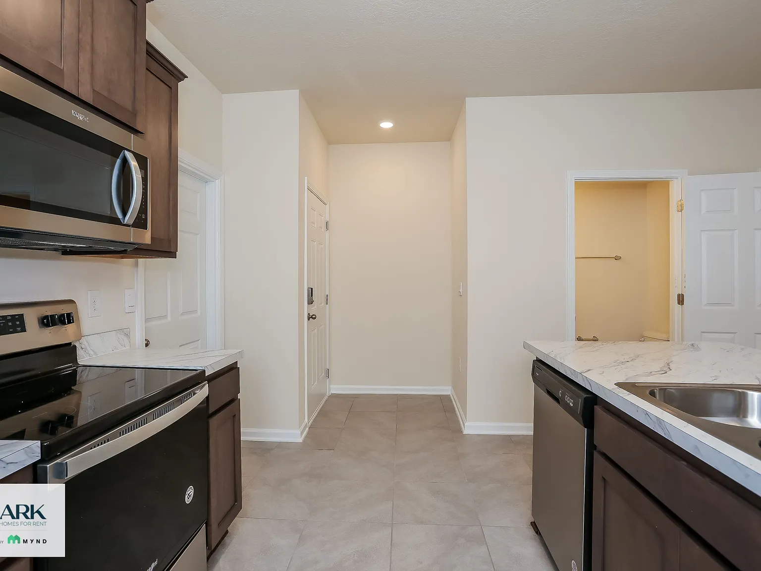 2 bed, 2.5 bath, 1167 sqft, $1,824 — Photo 3