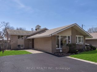 4 Oakley Blvd, Toronto, ON M1P3P2