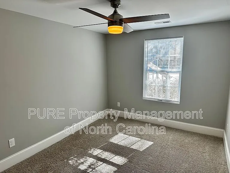 708 Union St S — Photo 50