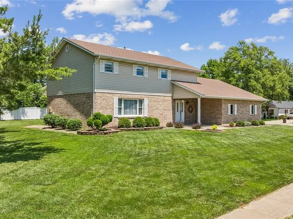 945 Ivy Ct, Troy, IL 62294
