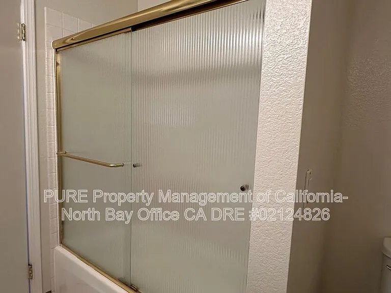 15 Regents Cir — Photo 21