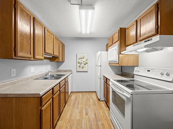 4th image of 4 Pine Tree Dr APT 218