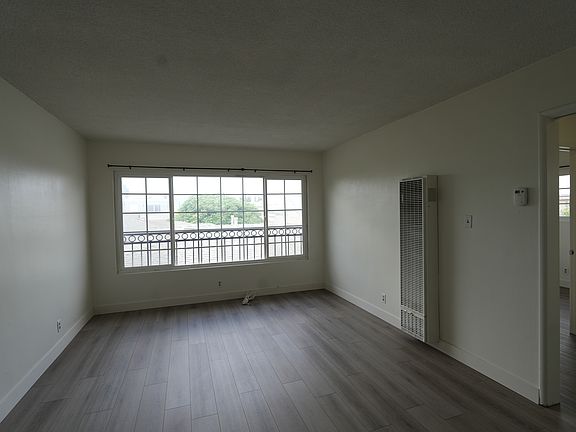 3rd image of 1621 W 226th St #8