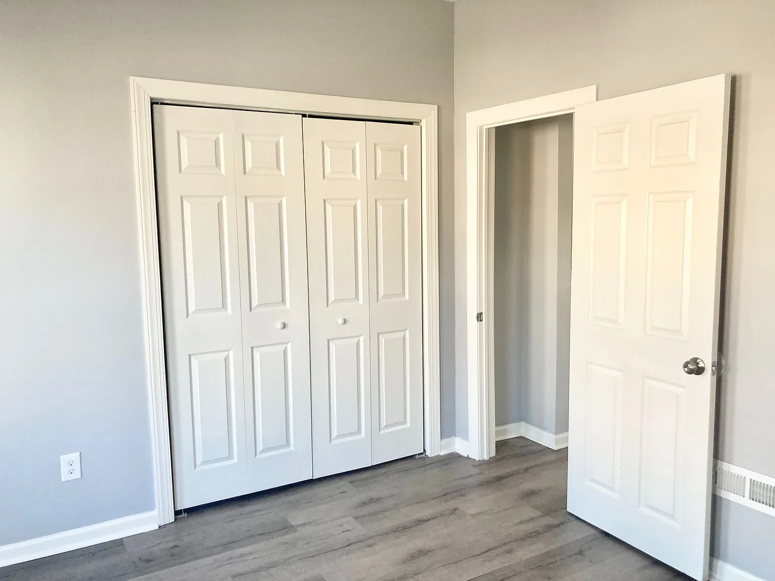 Move-In Ready 3BR Townhome Near Parks, Cafes & Transit — Photo 4