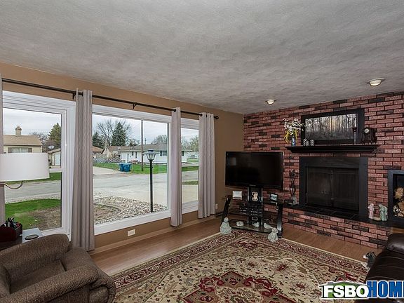 3rd image of 228 32nd Ave